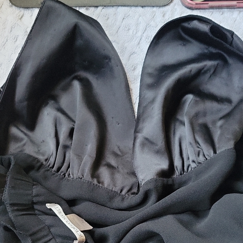 Victoria's Secret Black Tiered Rufled Vnek Tank Top Size M - Picture 8 of 12
